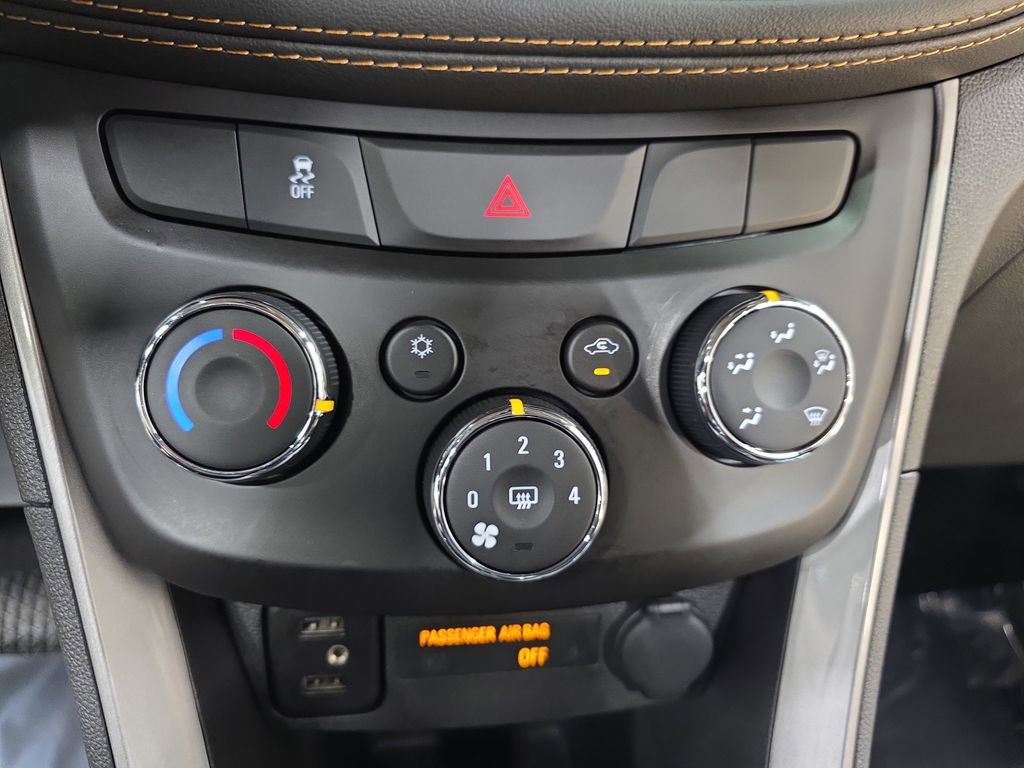 Used 2020 Chevrolet Trax LT w/ LT Convenience Package FWD image 20