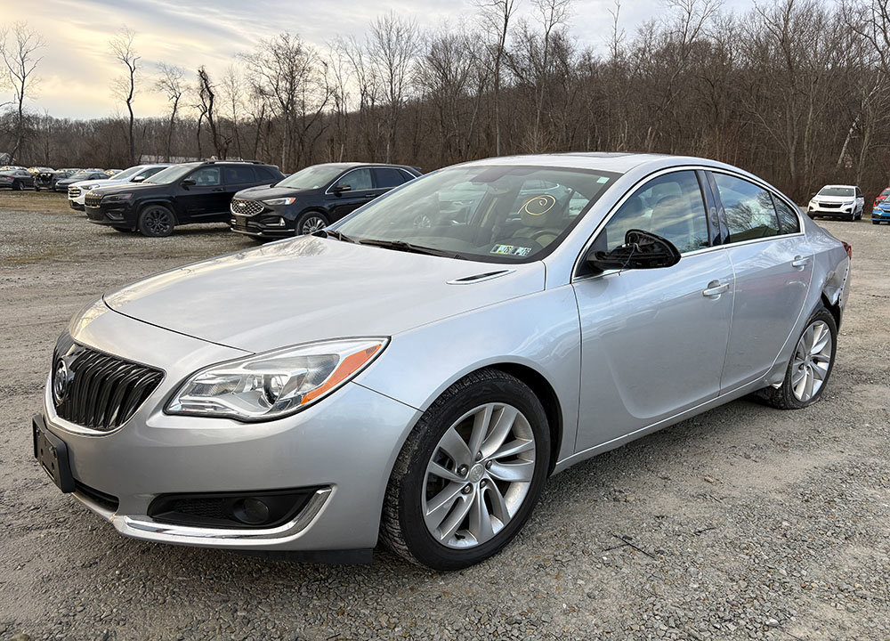 Used 2017 Buick Regal AWD image 2