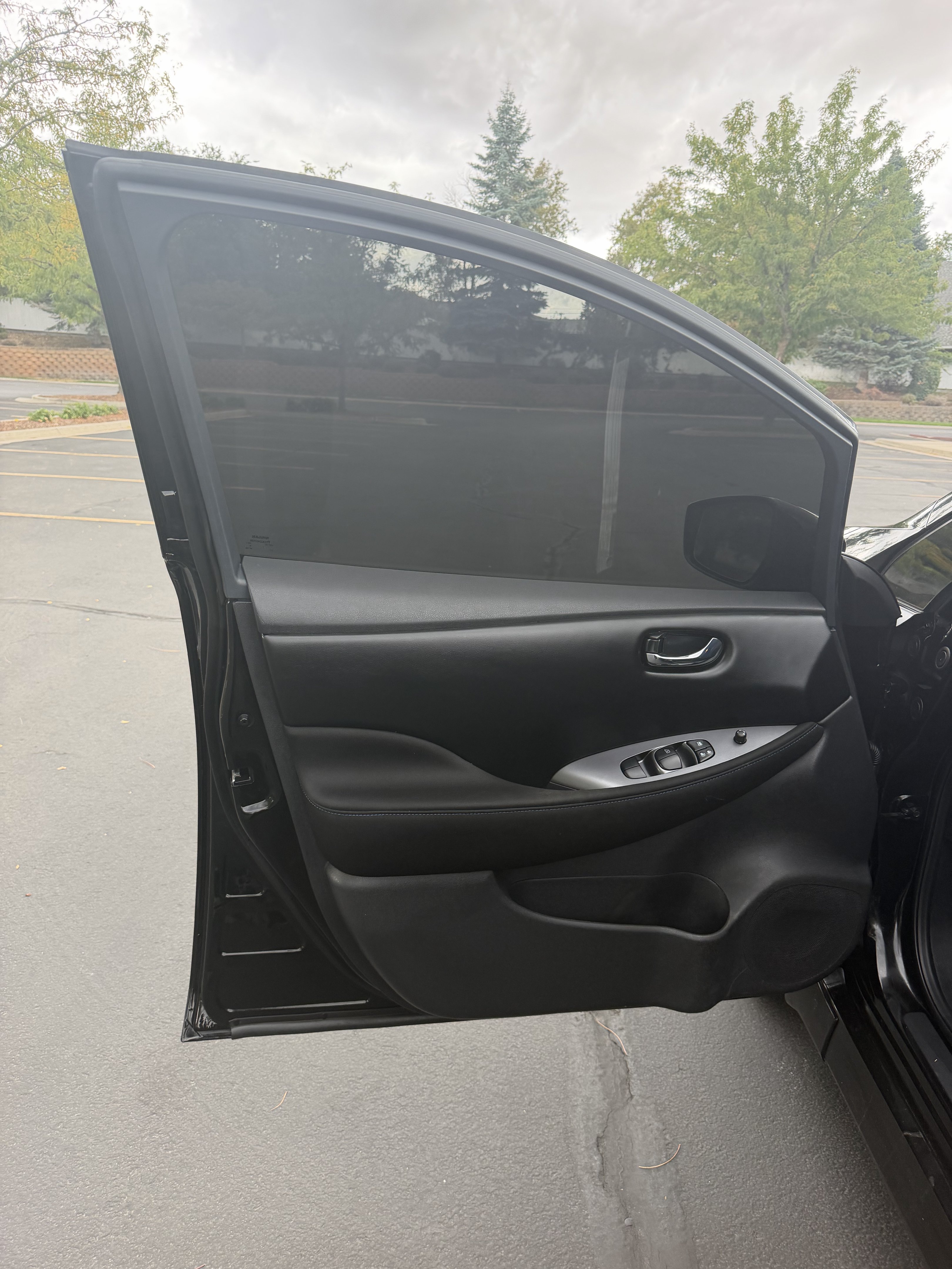 Used 2025 Nissan Leaf S FWD image 17