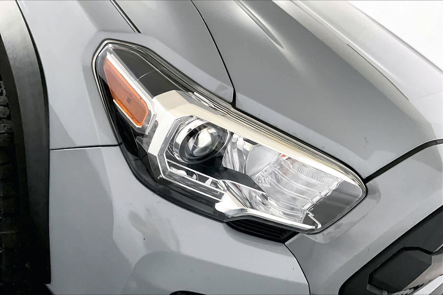 Used 2019 Toyota Tacoma TRD Off-Road AWD/4WD image 25