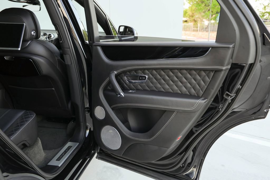 Used 2018 Bentley Bentayga image 25