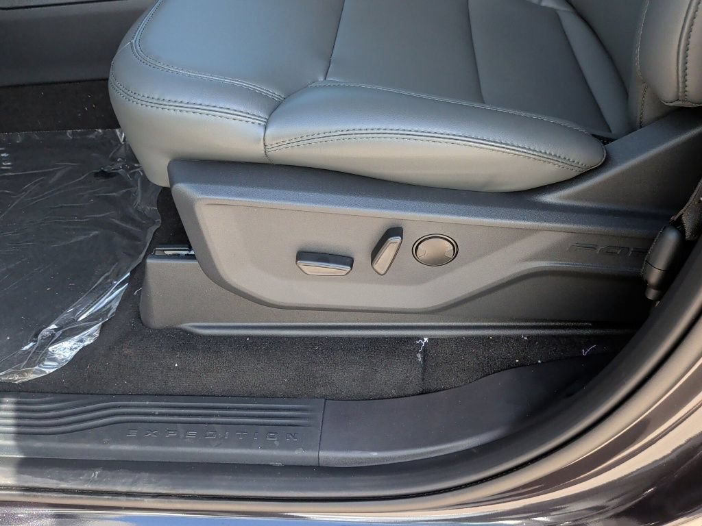 New 2026 Ford Expedition Active RWD image 13