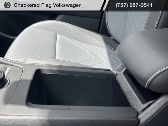 New 2025 Volkswagen Tiguan SE R-Line image 45