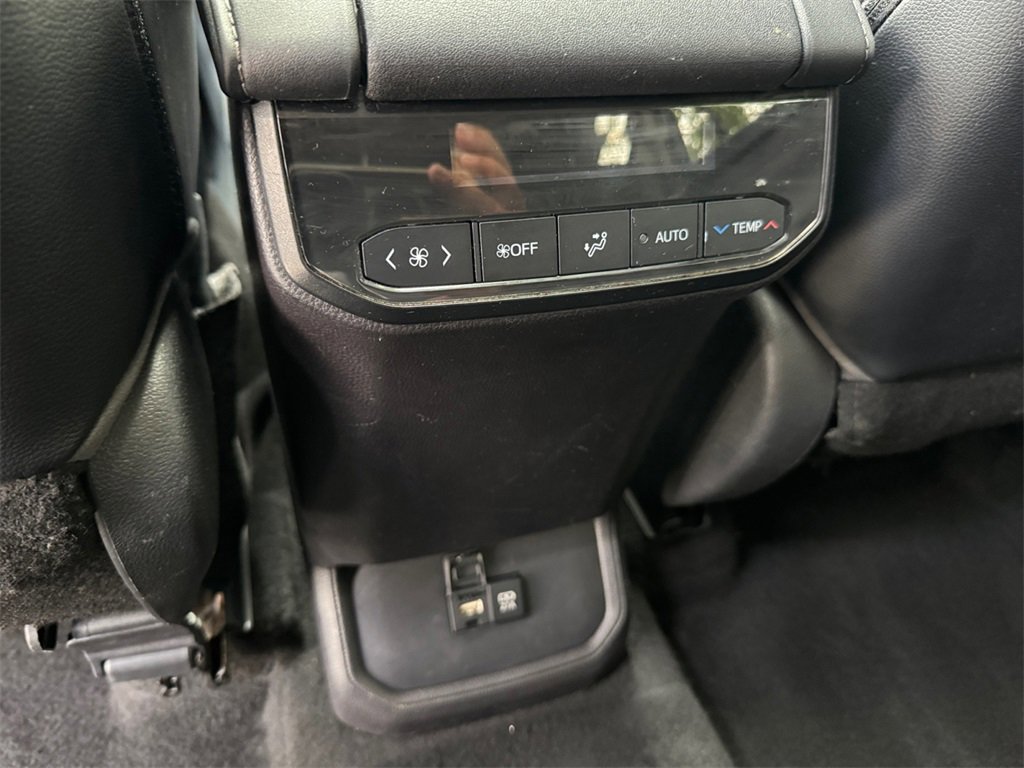 Used 2021 Toyota Highlander XLE image 20