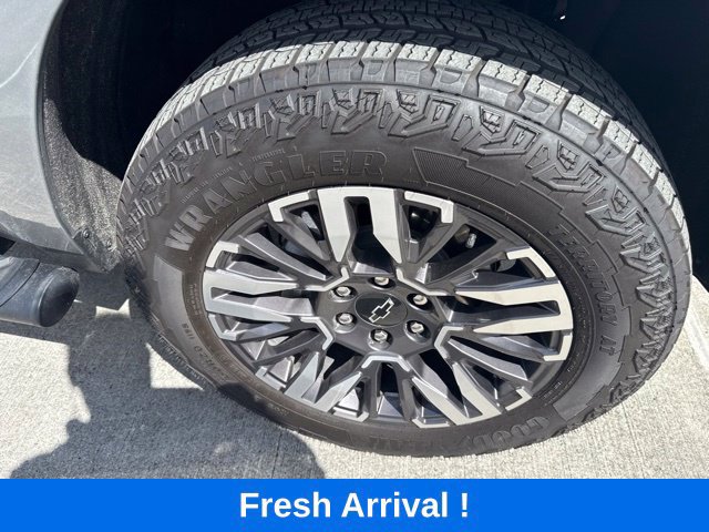 Used 2026 Chevrolet Tahoe Z71 w/ Comfort Package AWD/4WD image 23