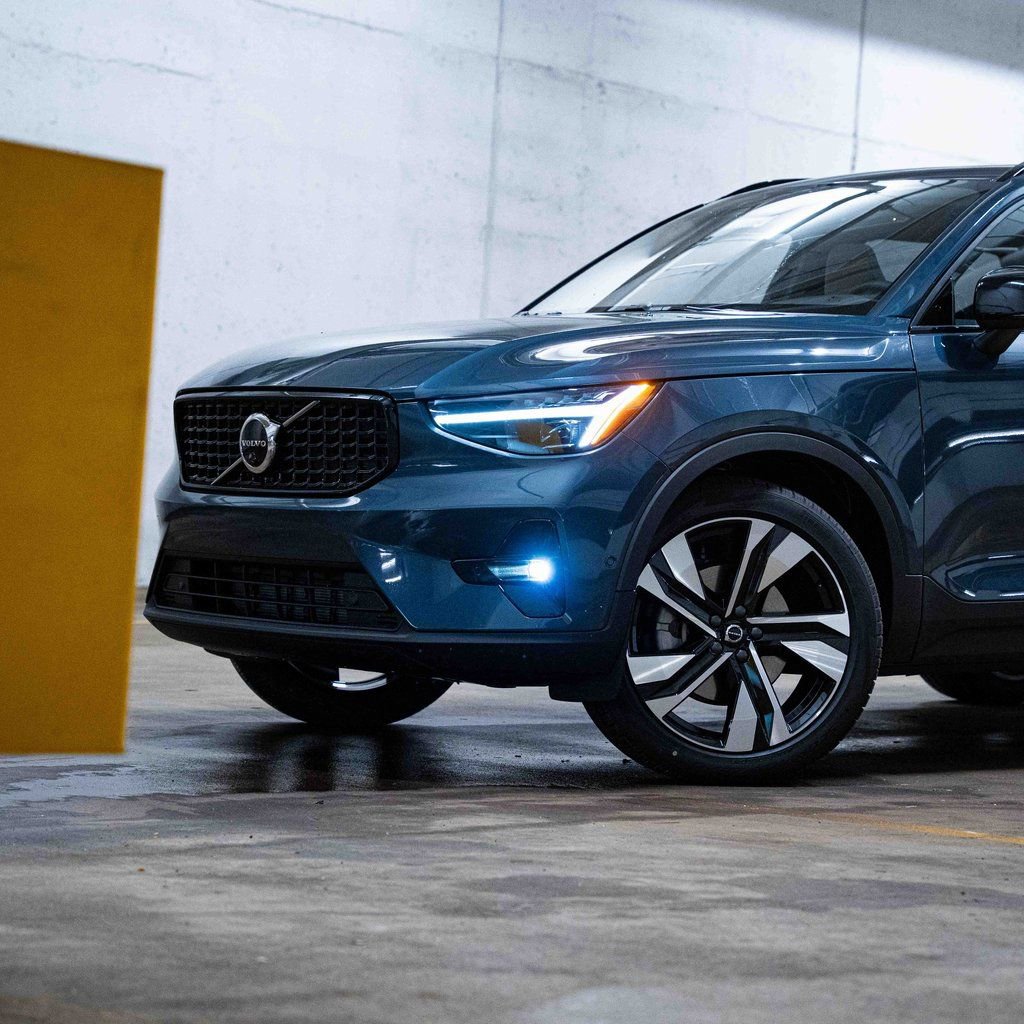 New 2026 Volvo XC40 B5 Ultra w/ Protection Package Premier image 2