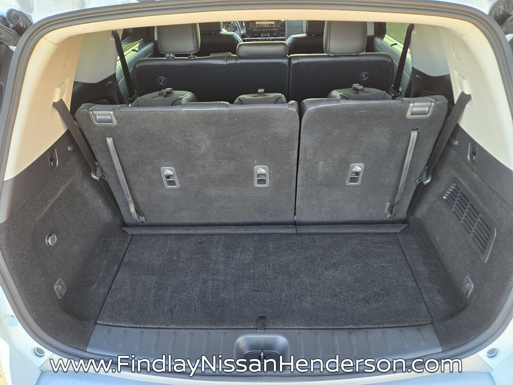 Used 2025 Nissan Pathfinder SL image 14