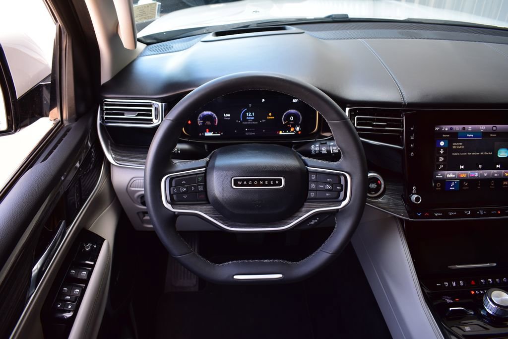 Used 2022 Jeep Wagoneer Series III w/ Premium Group I image 50