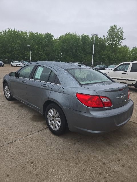 Used 2010 Chrysler Sebring Touring FWD image 3