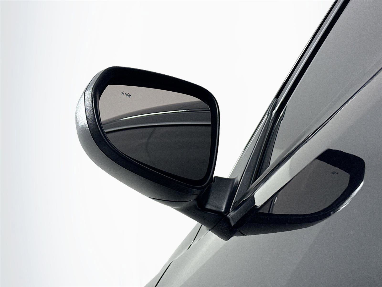 Used 2024 Chevrolet Trax LT w/ Driver Confidence Package FWD image 5