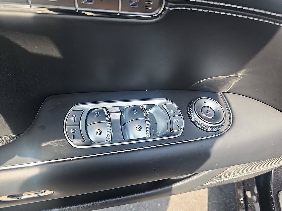 Used 2025 Genesis G90 3.5T AWD/4WD image 13
