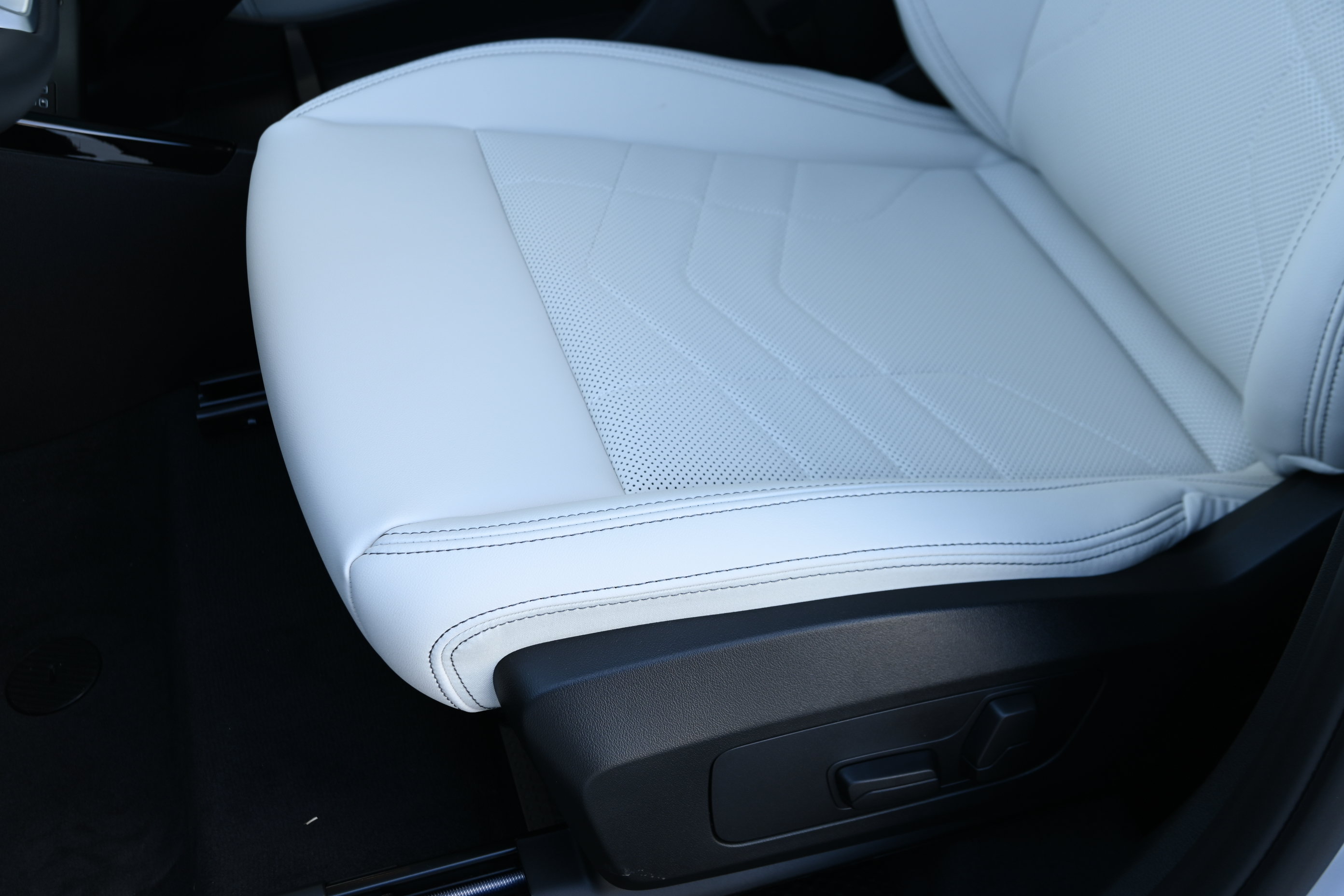 New 2027 BMW X1 xDrive28i AWD/4WD image 26