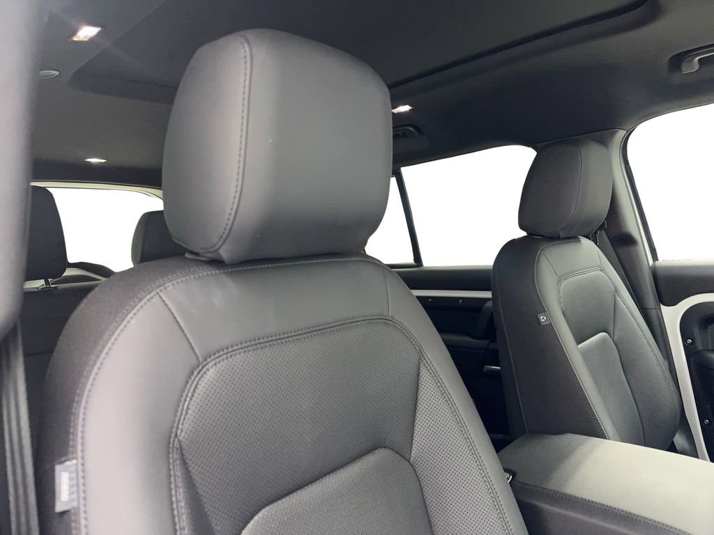 Used 2025 Land Rover Defender 110 S image 43