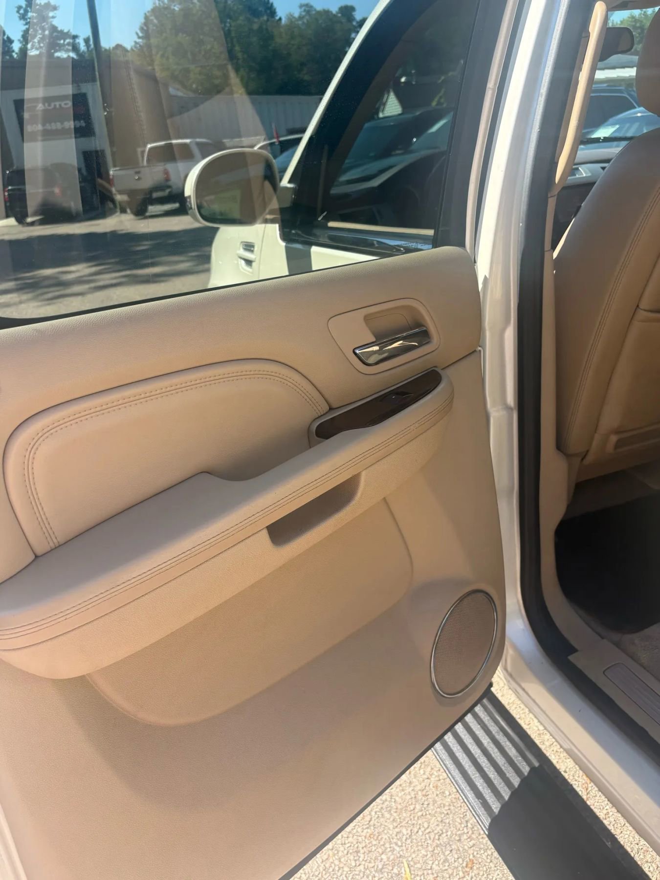 Used 2013 Cadillac Escalade ESV Premium image 33