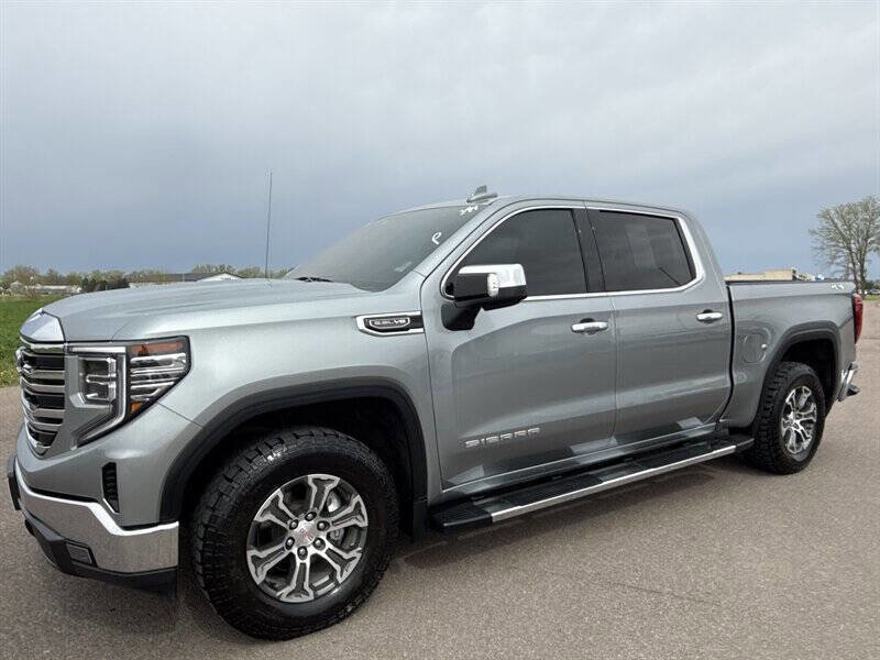 Used 2023 GMC Sierra 1500 SLT w/ SLT Convenience Package AWD/4WD image 2