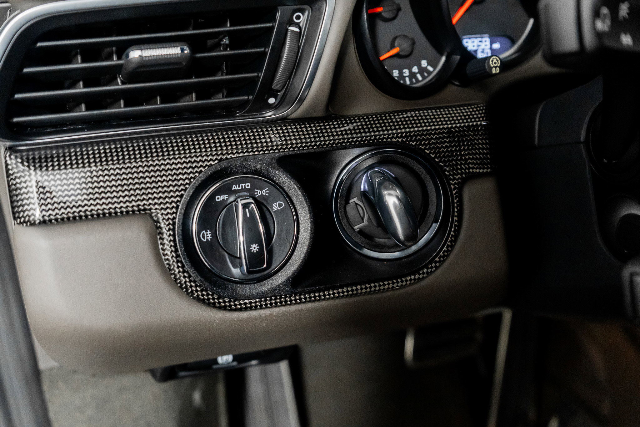 Used 2017 Porsche 911 Turbo S image 34