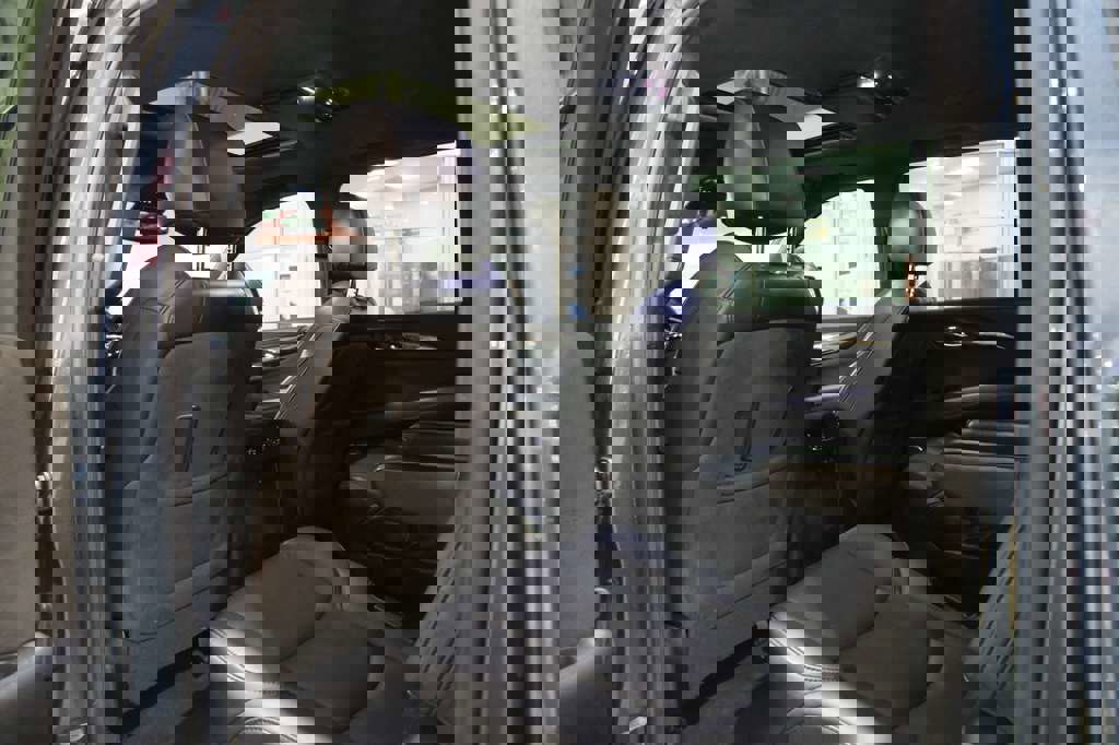 Used 2020 Cadillac Escalade ESV Platinum AWD/4WD image 22