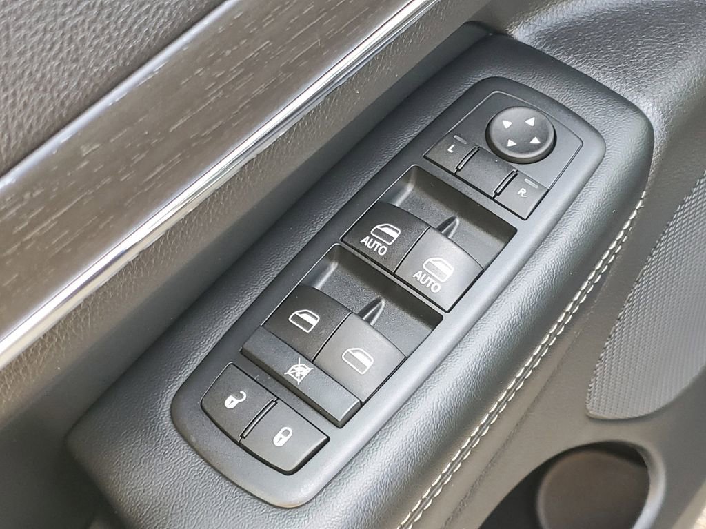 Used 2017 Jeep Grand Cherokee Limited image 11