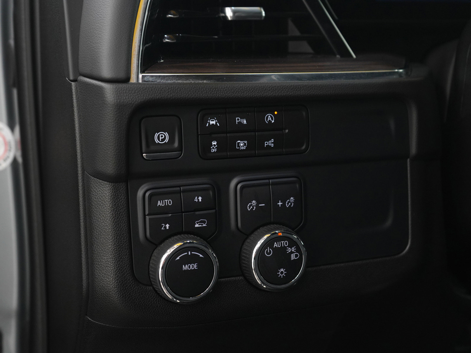 Used 2025 Chevrolet Tahoe LT AWD/4WD image 29