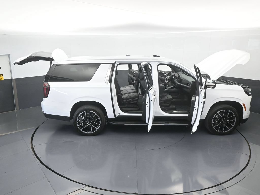 Used 2025 Chevrolet Suburban LT RWD image 81