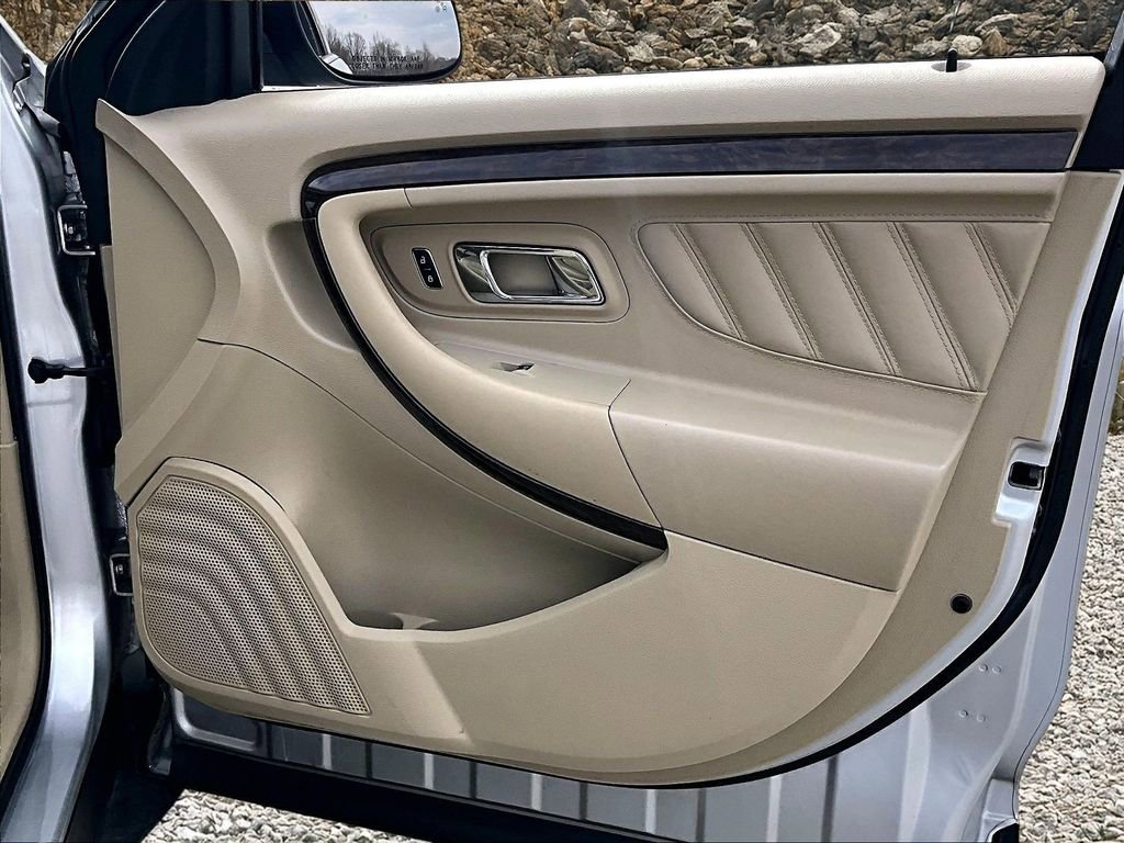 Used 2018 Ford Taurus Limited image 20