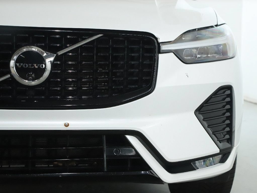 Used 2024 Volvo XC60 B5 Plus AWD/4WD image 7
