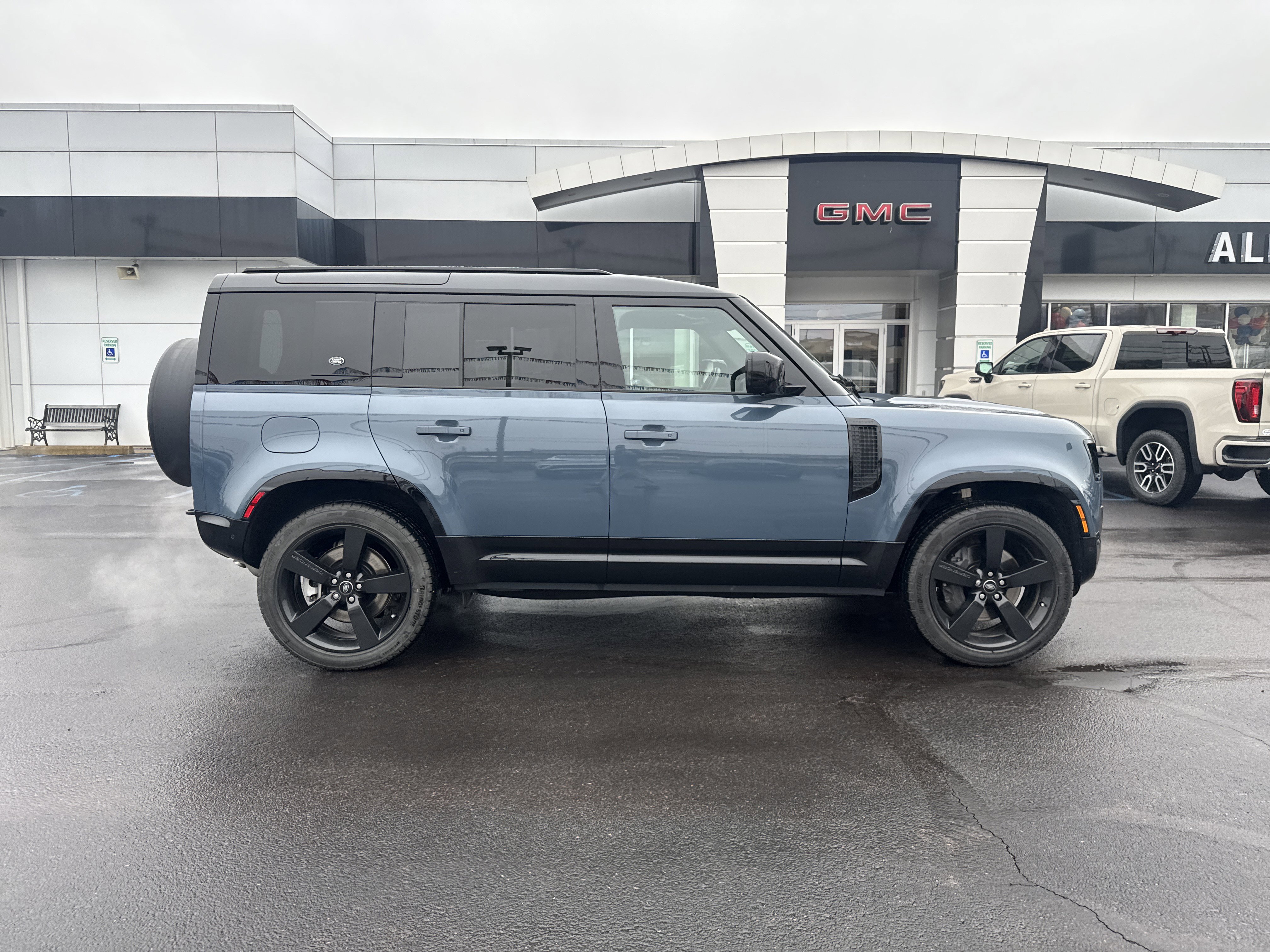 Used 2024 Land Rover Defender 110 X-Dynamic SE video 2