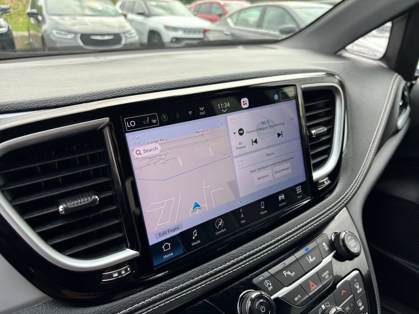 Used 2025 Chrysler Pacifica Limited FWD image 20
