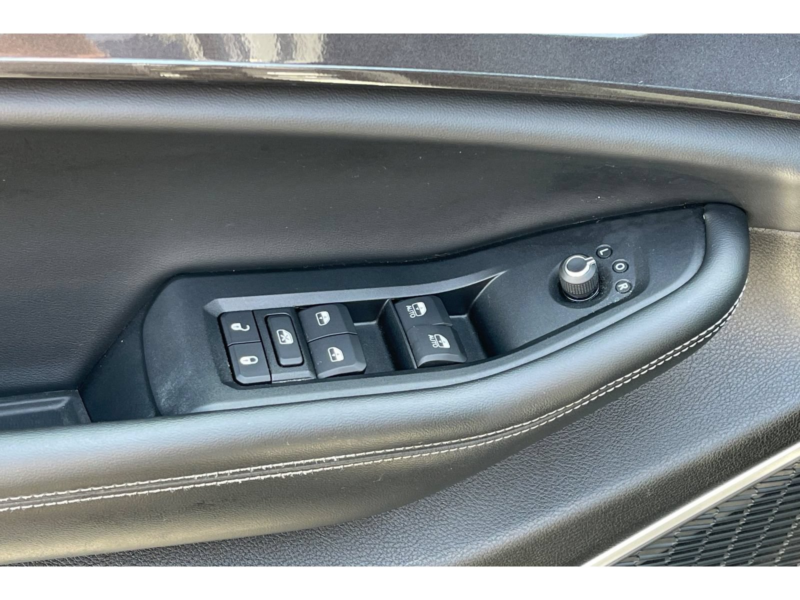 Used 2022 Jeep Grand Cherokee L Laredo RWD image 12