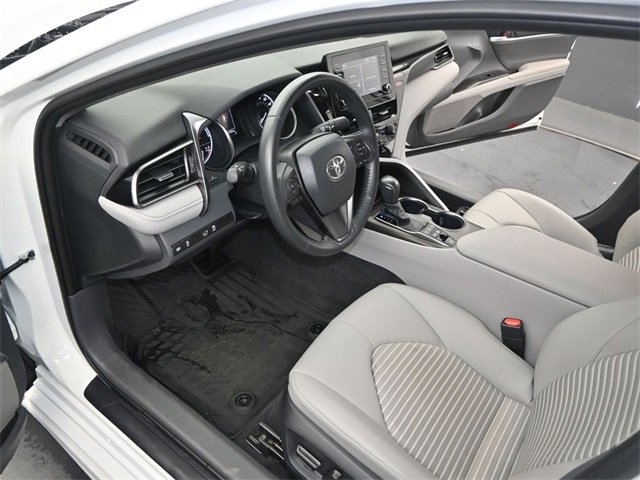 Used 2024 Toyota Camry SE image 4