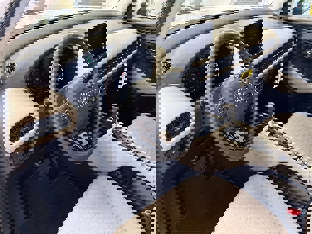 Certified 2025 Honda HR-V LX image 10