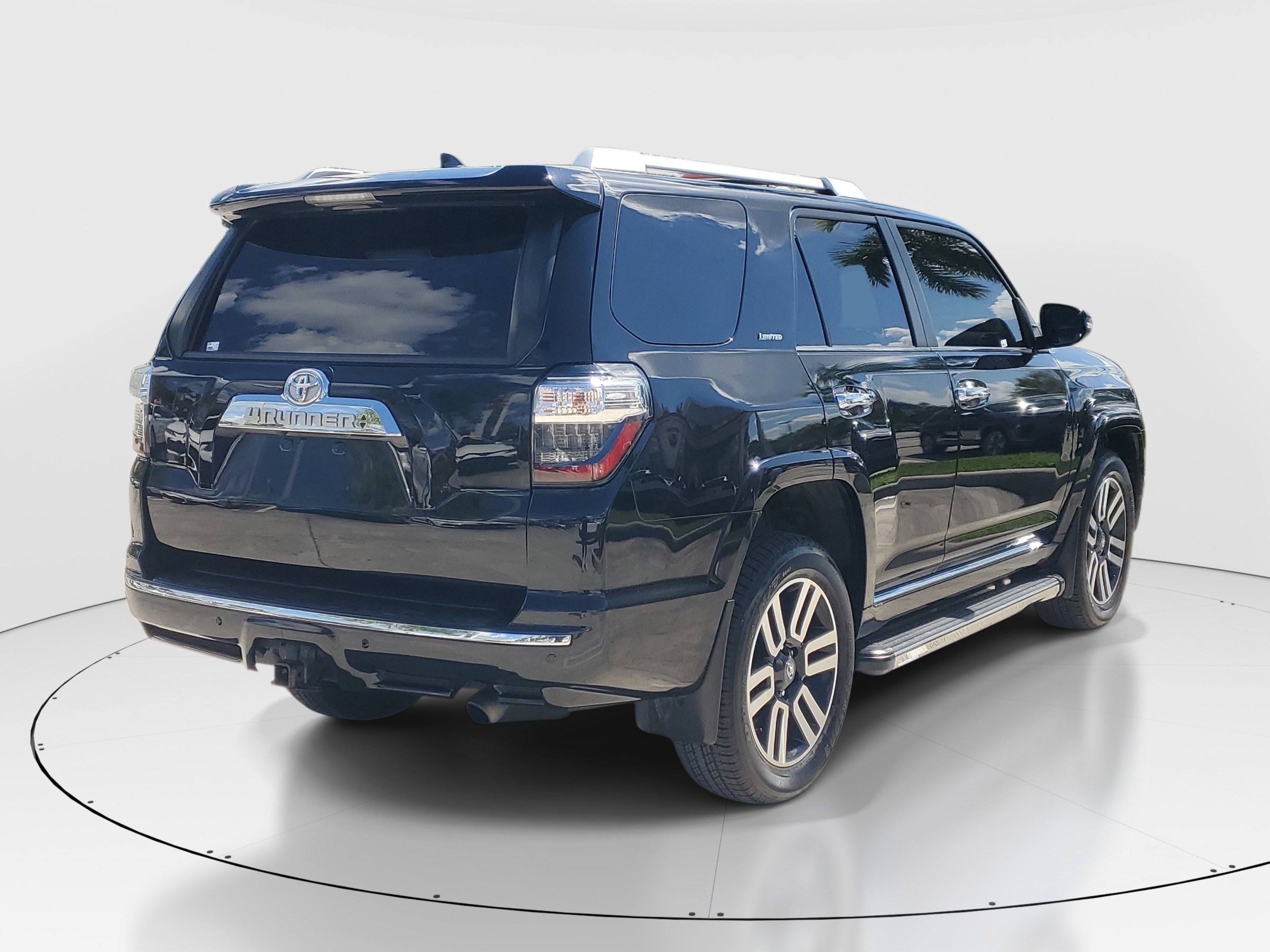 Used 2022 Toyota 4Runner Limited image 3