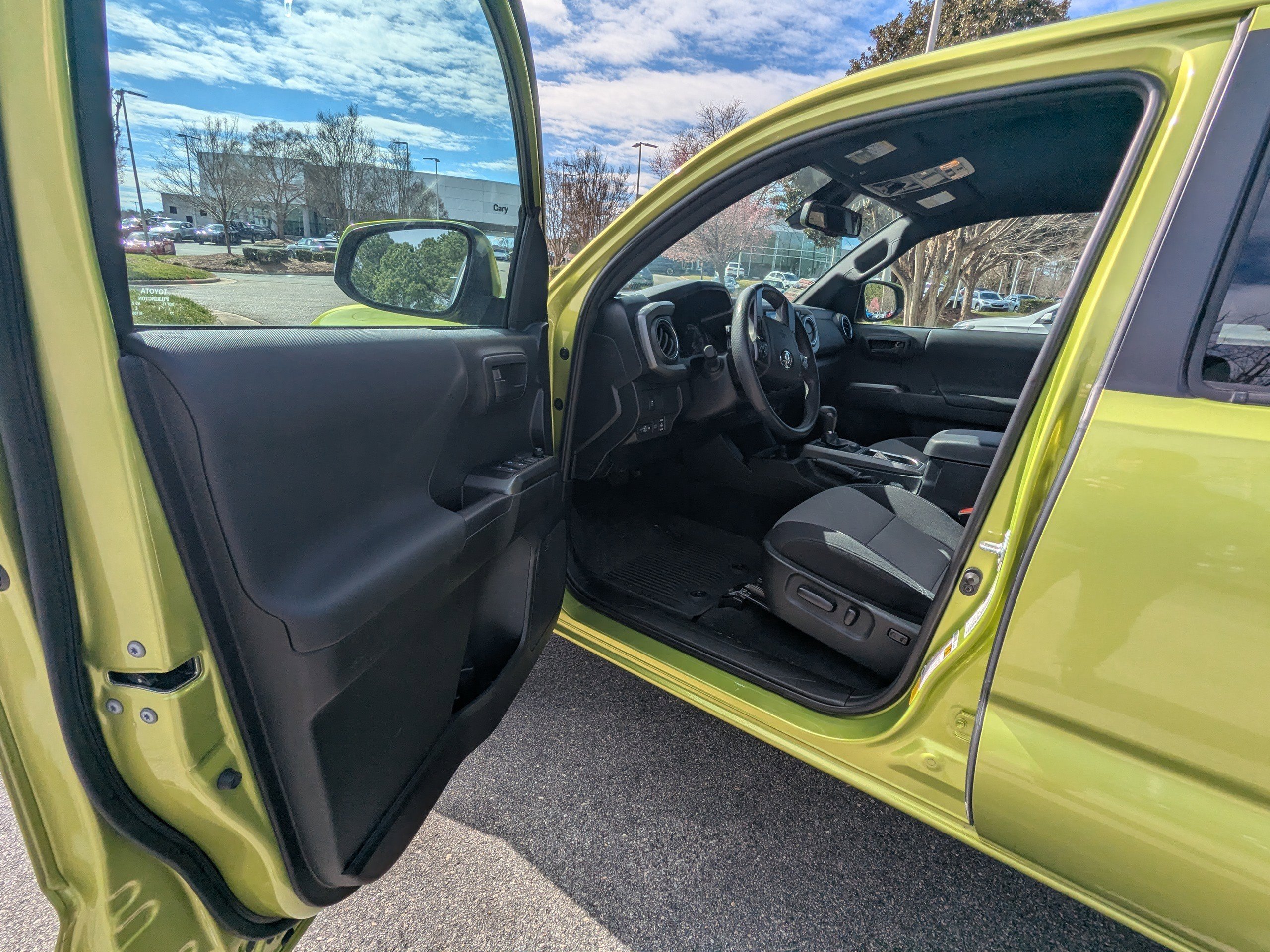 Used 2023 Toyota Tacoma TRD Off-Road w/ Technology Package image 8