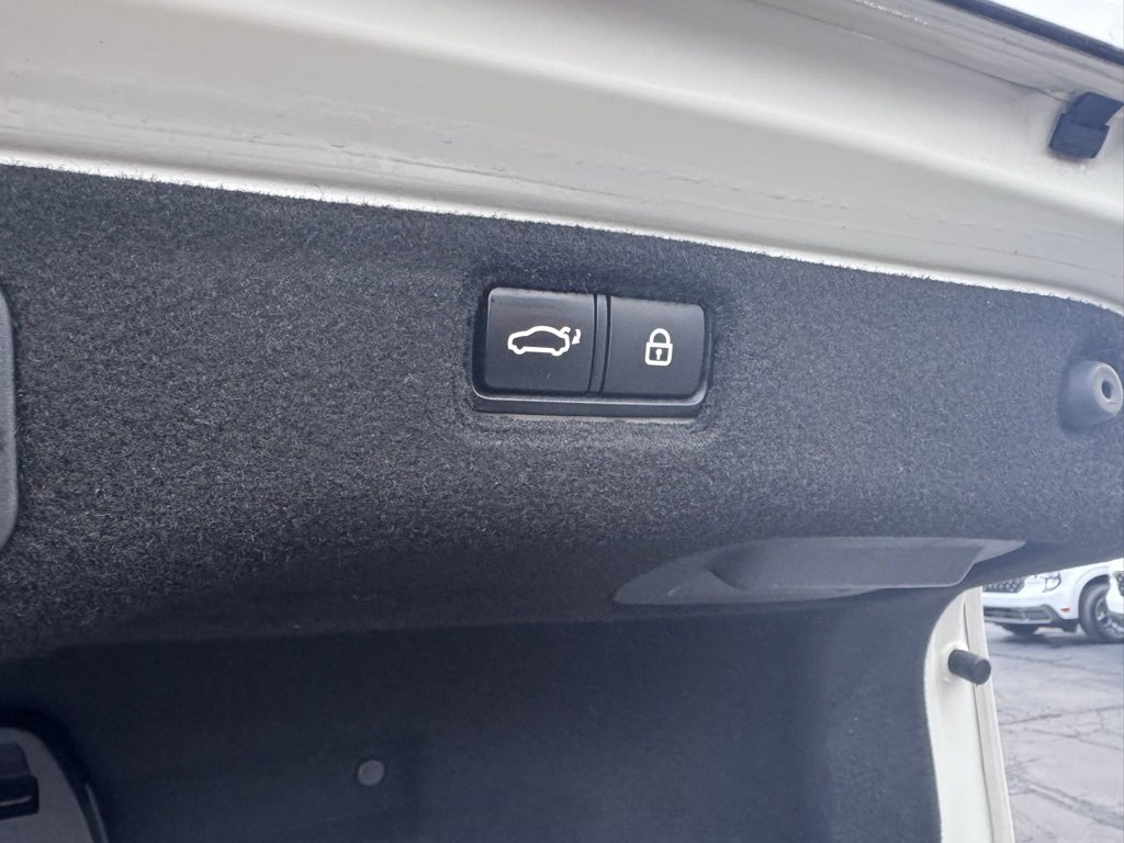 Used 2015 Kia K900 Luxury image 42