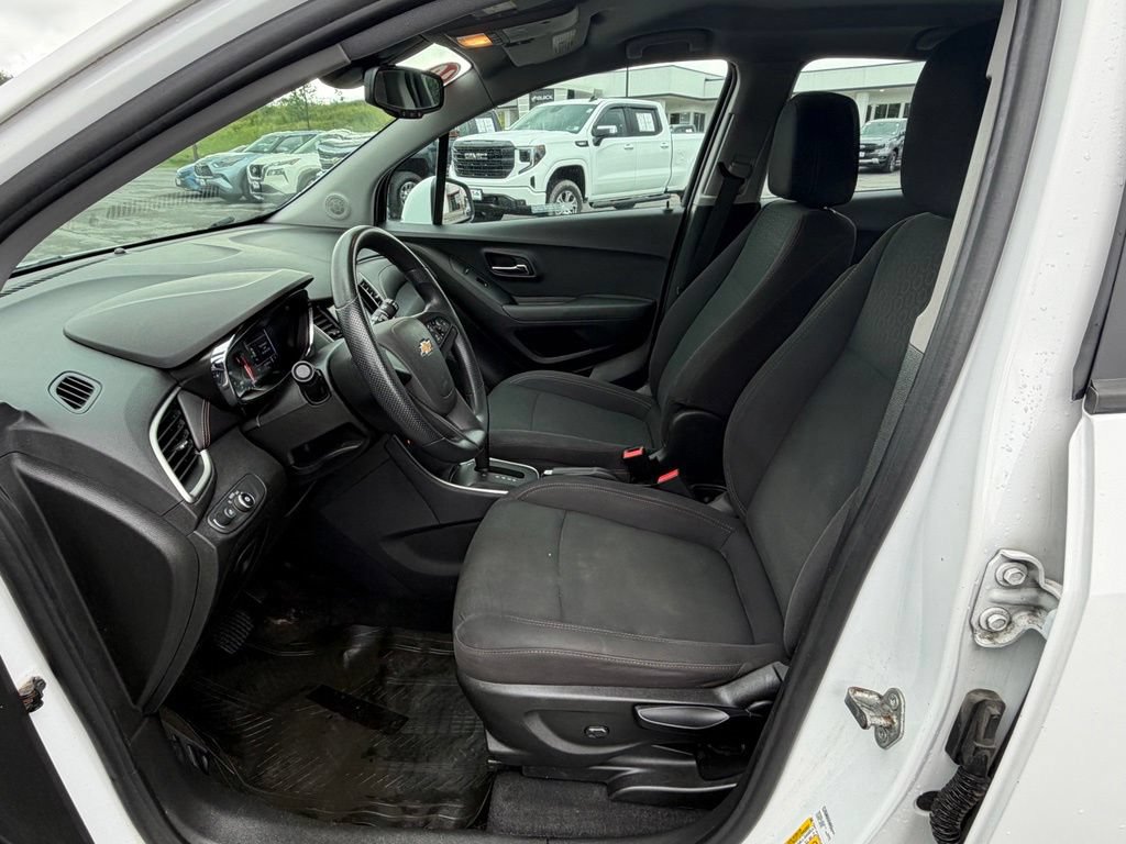 Used 2019 Chevrolet Trax LS w/ Air And Auto Package FWD image 16