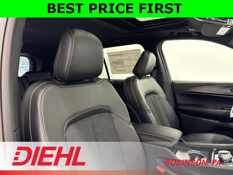 New 2025 Jeep Grand Cherokee Altitude image 14