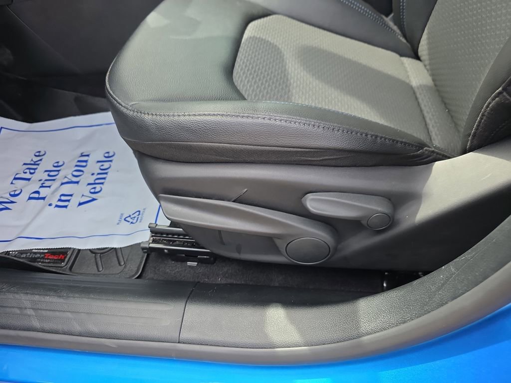 Used 2026 Jeep Compass Latitude image 13