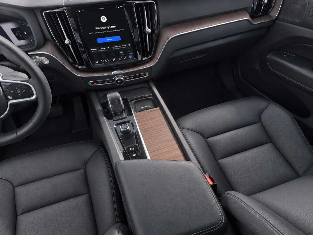 Certified 2023 Volvo XC60 B5 Plus w/ Protection Package Premier AWD/4WD image 14