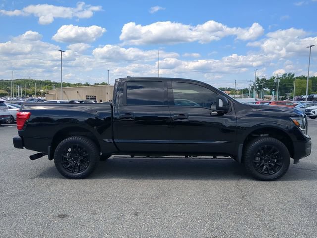 Used 2023 Nissan Titan SV w/ SV Convenience Package RWD image 3