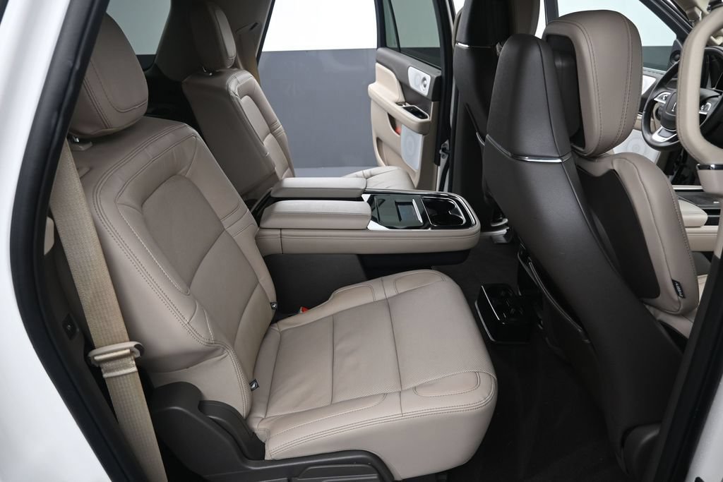 Used 2023 Lincoln Navigator L Reserve AWD/4WD image 15