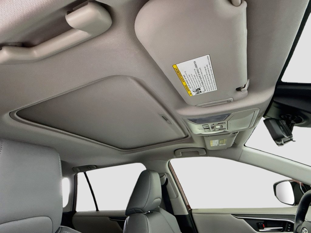 Used 2019 Toyota RAV4 Limited w/ Cold Weather Package FWD image 17