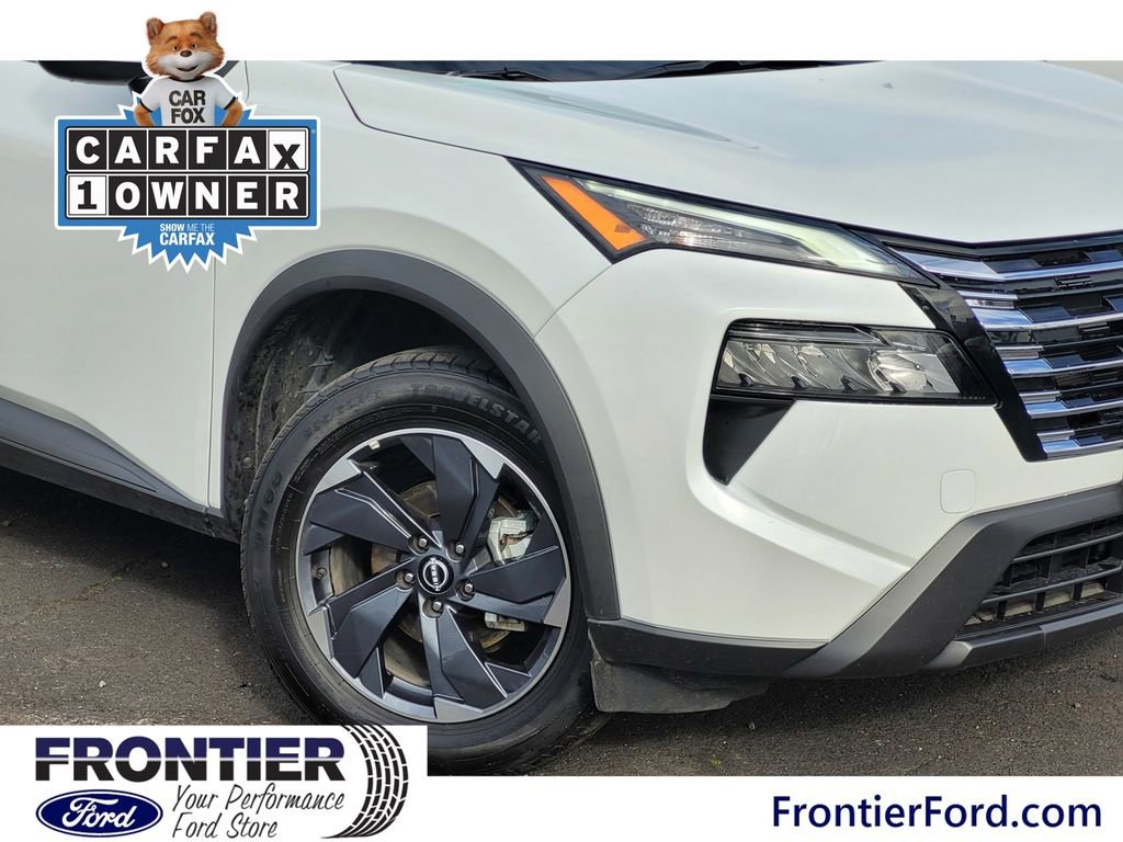 Used 2025 Nissan Rogue SV image 4