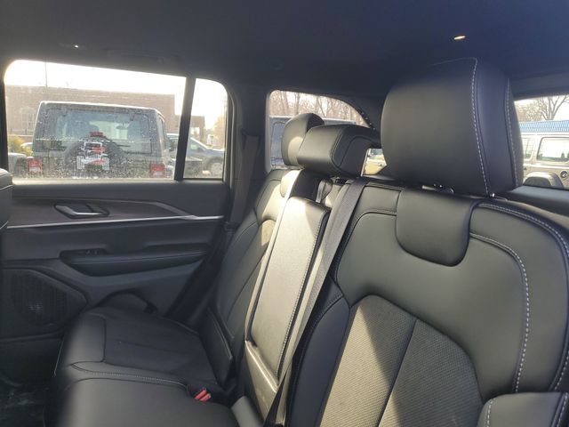 New 2026 Jeep Grand Cherokee Altitude AWD/4WD image 16