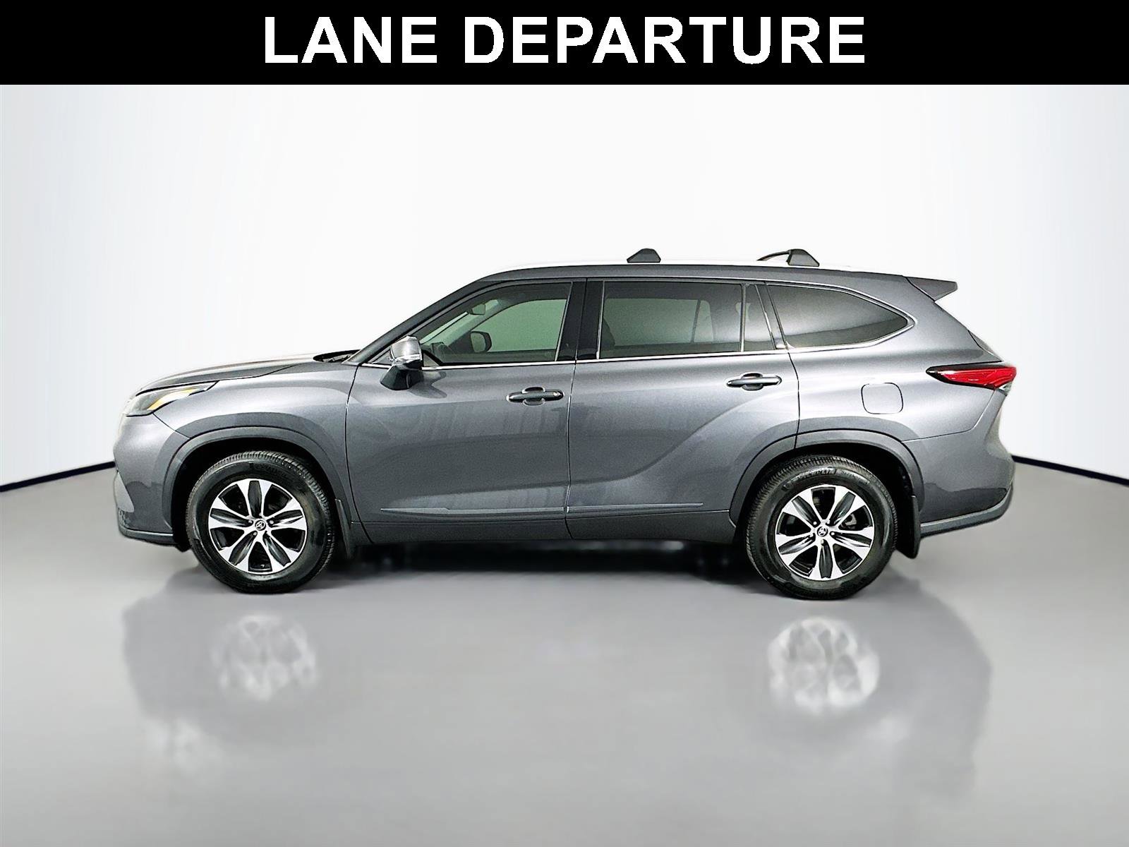 Used 2022 Toyota Highlander XLE AWD/4WD image 8