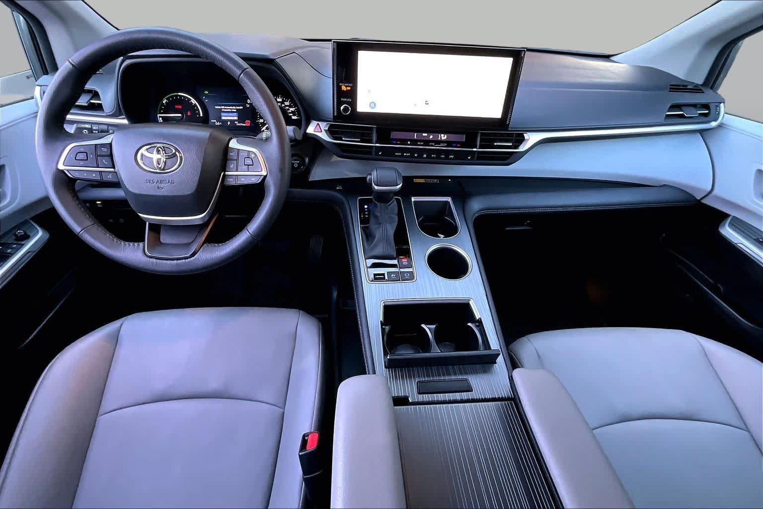 Certified 2026 Toyota Sienna XLE FWD image 15