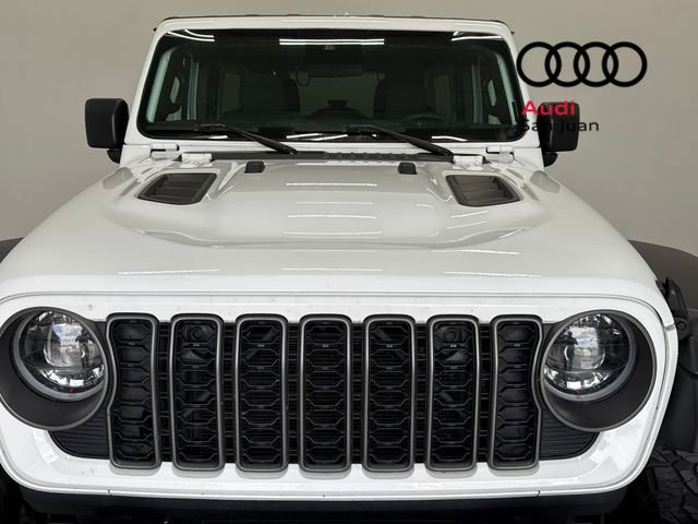 Used 2025 Jeep Wrangler Rubicon image 3