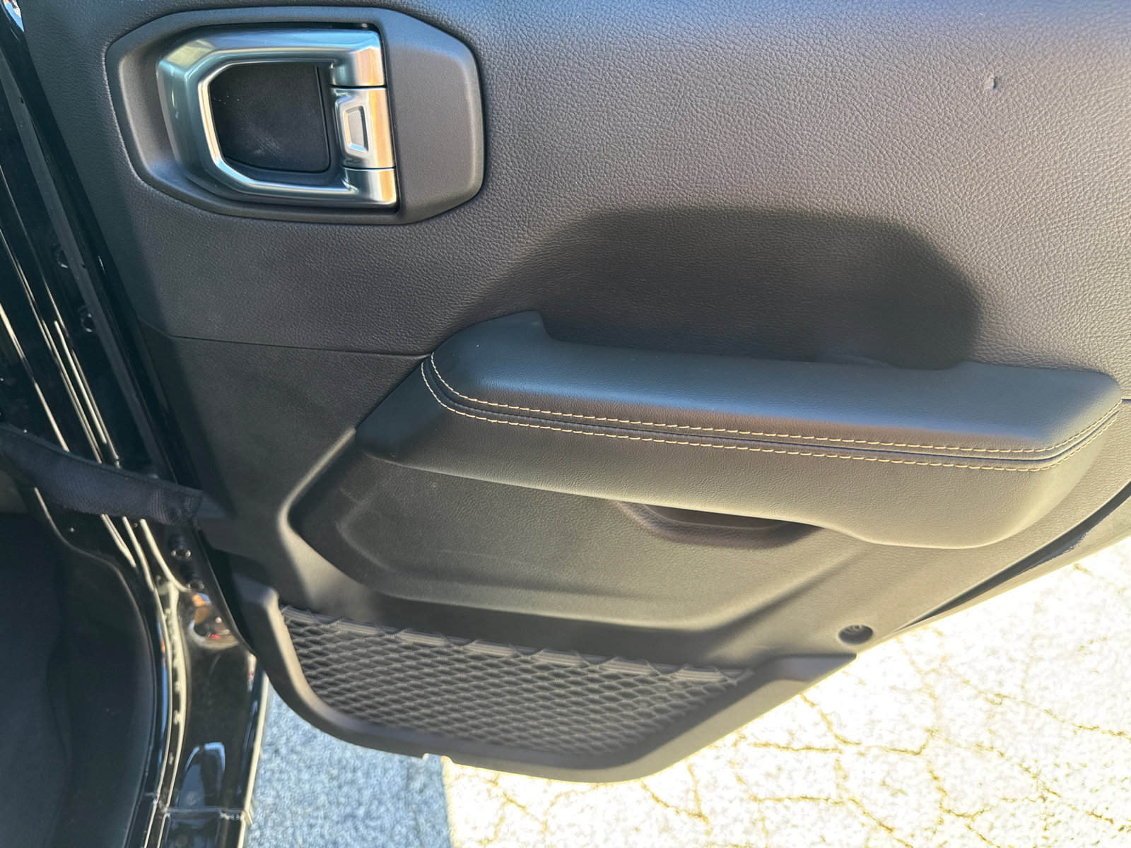 Used 2025 Jeep Wrangler Sahara w/ Safety Group image 16