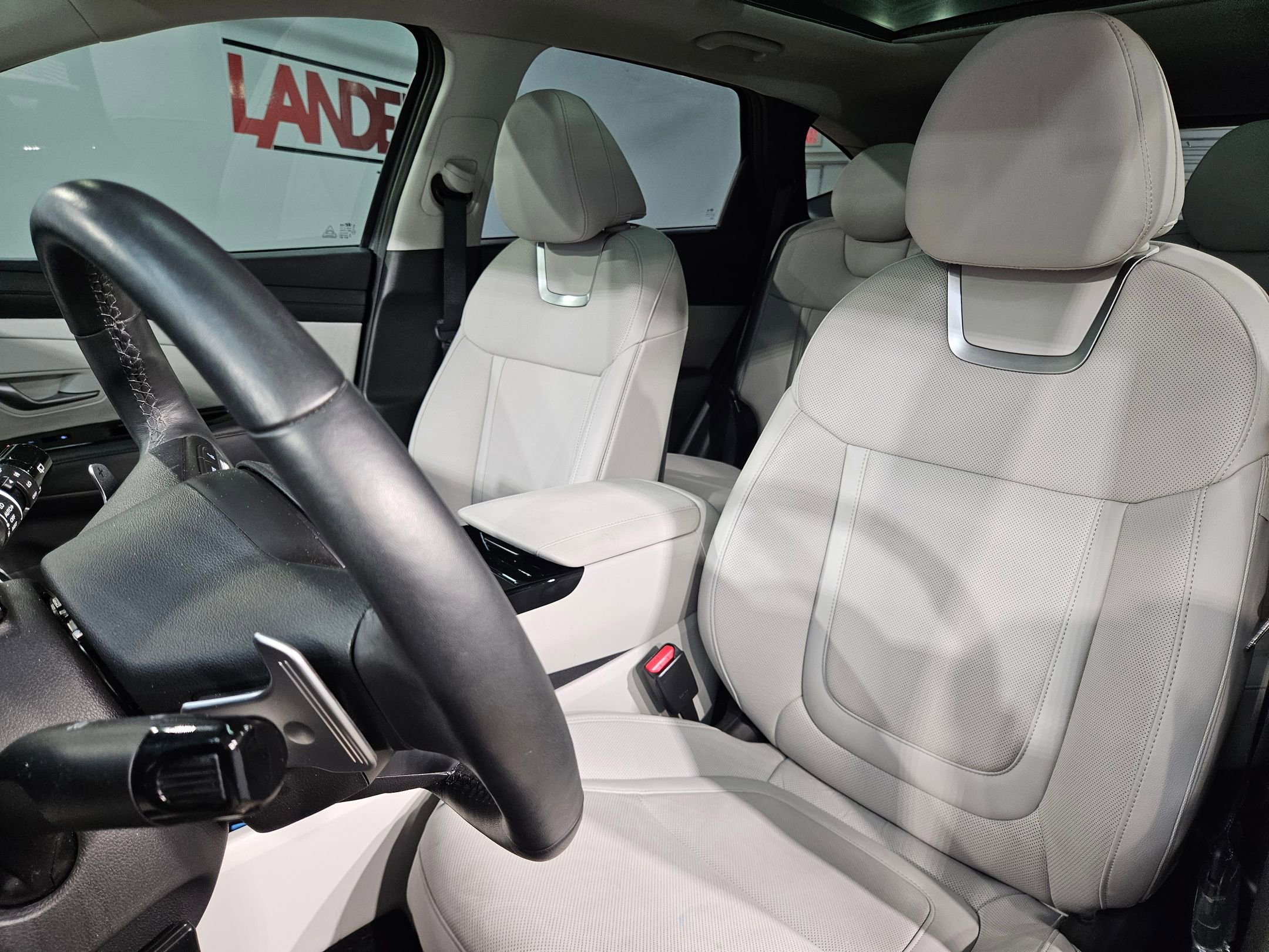 Used 2025 Hyundai Tucson Limited image 25