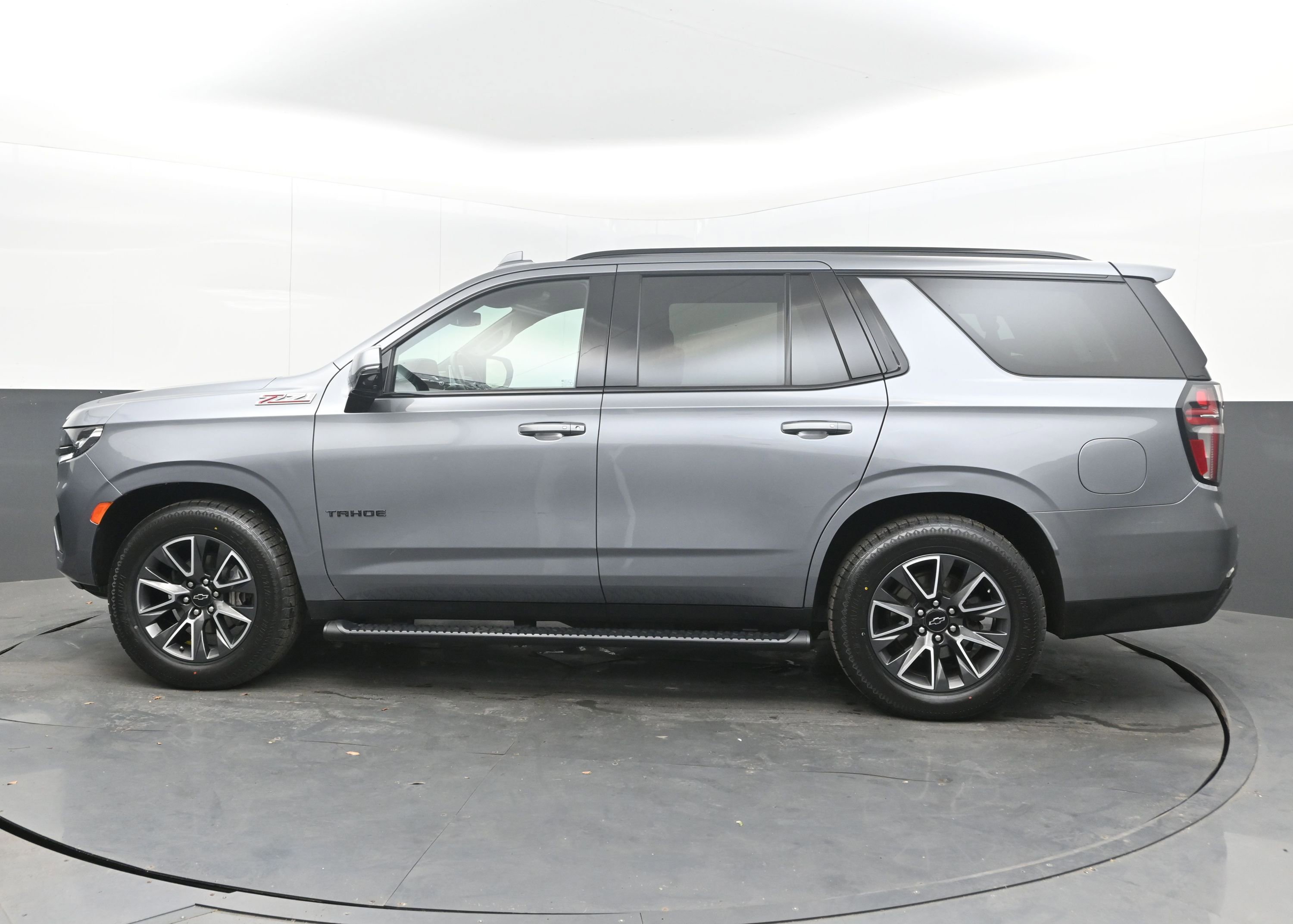 Used 2021 Chevrolet Tahoe Z71 w/ Z71 Off-Road Package AWD/4WD image 5