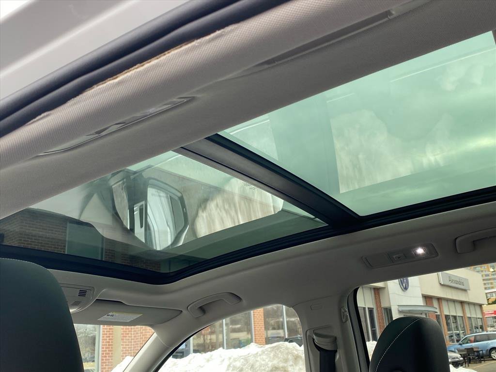 Certified 2023 Volkswagen Tiguan SE w/ Panoramic Sunroof Package image 21